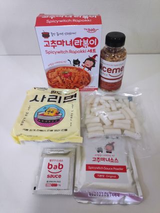 더밥  고추마녀 라볶이 +  나이스미 무설탕 현미후레이크 — 4.5점을 준 리뷰어가 2021년 10월 올린 사용 사진