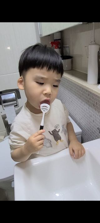 크리오 클리어스 혀백태제거 구취관리 혀클리너 — 5점을 준 리뷰어가 2021년 3월 올린 사용 사진