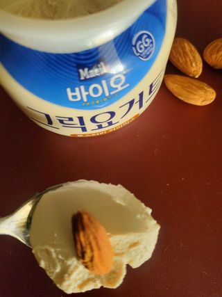 매일바이오 그릭요거트 오리지널 플레인 4개, 로스터리 커피믹스 4개 — 4점을 준 리뷰어가 2021년 12월 올린 사용 사진