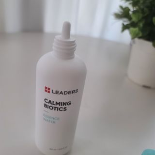 리더스코스메틱 리더스 카밍 바이오틱스 에센스 워터 — 5점을 준 리뷰어가 2022년 5월 올린 사용 사진