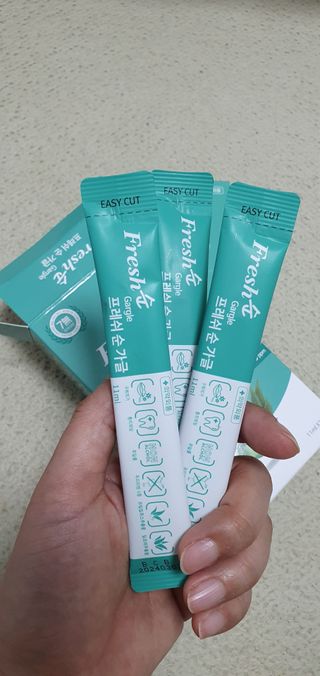 에프에이치아이코리아 Fresh순 프로폴리스 무알콜 일회용 가글 11ml 10개입 — 5점을 준 리뷰어가 2021년 5월 올린 사용 사진