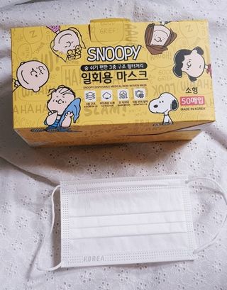 JHWORLD 스누피 마스크 정품 스누피 닥터클린 국내 아동용 성인용 3중 MB필터 일회용 덴탈마스크 50매 — 5점을 준 리뷰어가 2021년 9월 올린 사용 사진