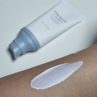 MF[스킨1004] 마다가스카르 센텔라 히알루-시카 워터핏 선세럼 50ml — 5점을 준 리뷰어가 2024년 5월 올린 사용 사진