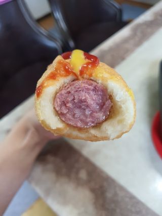 오마뎅 한우핫도그 — 5점을 준 리뷰어가 2021년 5월 올린 사용 사진