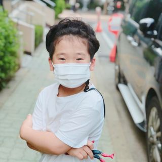 JHWORLD 스누피 마스크 정품 스누피 KF-AD 국내 비말차단 아동용 성인용 일회용 덴탈마스크 50매 — 5점을 준 리뷰어가 2021년 6월 올린 사용 사진