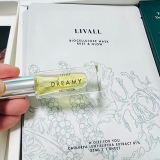 리브얼 | LIVALL 바이오셀룰로오스 마스크 레스트 앤 글로우 33ml  x 3개입 — 5점을 준 리뷰어가 2022년 6월 올린 사용 사진
