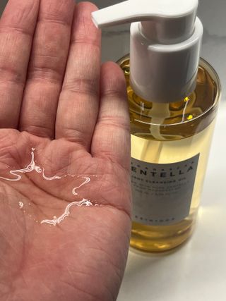 스킨1004 [SKIN1004] 마다가스카르 센텔라 라이트 클렌징 오일 200ml — 5점을 준 리뷰어가 2024년 8월 올린 사용 사진