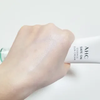 [AHC] 세이프온 에센스 선크림 올리브영 스페셜 증정 기획세트 — 5점을 준 리뷰어가 2022년 6월 올린 사용 사진