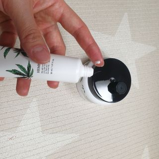 버텍스넘버원 버텍스 넘버원 햄프씨드오일 핸드밤, 바디크림 — 5점을 준 리뷰어가 2022년 3월 올린 사용 사진