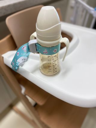 유비맘 젖병 빨대컵 다용도 홀더 1+1 _ 컬러 랜덤 발송 — 5점을 준 리뷰어가 2021년 1월 올린 사용 사진