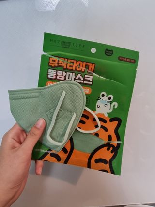 [숨그림]  덴탈마스크 짱구 우리아이 그리고 내가 쓰는 믿을수있는 케릭터 마스크  16종 — 5점을 준 리뷰어가 2021년 10월 올린 사용 사진