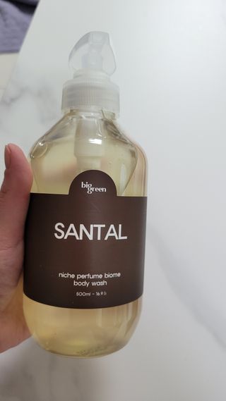 빅그린 니치 퍼퓸 바이옴바디워시 500ml(상탈, 블랙베리&베이, 블랑쉐 3종 중 택1) — 4.5점을 준 리뷰어가 2022년 12월 올린 사용 사진