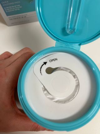 리더스코스메틱 리더스 카밍 바이오틱스 퀵 수딩 패드 — 5점을 준 리뷰어가 2022년 4월 올린 사용 사진