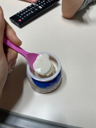 매일바이오 그릭요거트 오리지널 플레인 4개, 로스터리 커피믹스 4개 — 4점을 준 리뷰어가 2021년 12월 올린 사용 사진