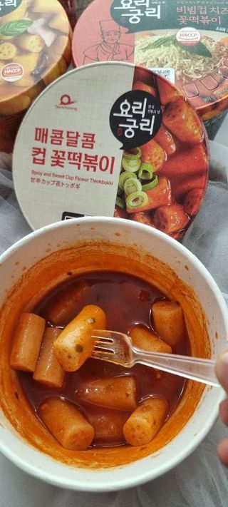 나우  [요리궁리] B타입 ( 매콤, 치즈, 매콤까르보 ) 꽃떡볶이 6개입 세트 — 5점을 준 리뷰어가 2025년 3월 올린 사용 사진