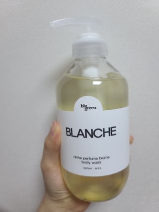 빅그린 니치 퍼퓸 바이옴바디워시 500ml(상탈, 블랙베리&베이, 블랑쉐 3종 중 택1) — 5점을 준 리뷰어가 2022년 8월 올린 사용 사진