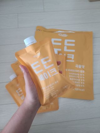 [덜다] 든든 식물성 단백질 쉐이크 40g X 7입 (곡물/딸기) — 5점을 준 리뷰어가 2023년 8월 올린 사용 사진