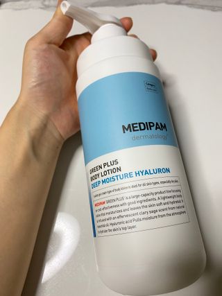 [메디팜] 히알루론산 딥 모이스처 바디로션 — 3점을 준 리뷰어가 2021년 12월 올린 사용 사진