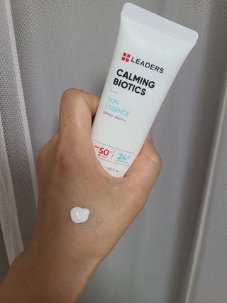 리더스코스메틱 리더스 카밍 바이오틱스 선 에센스 SPF 50+ PA++++ — 5점을 준 리뷰어가 2022년 6월 올린 사용 사진