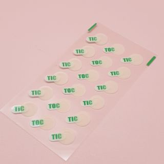 [큐어반H 스팟] 자외선 99프로 차단되는 스틱타입 스팟밴드(1팩 / 66매입) — 5점을 준 리뷰어가 2023년 1월 올린 사용 사진