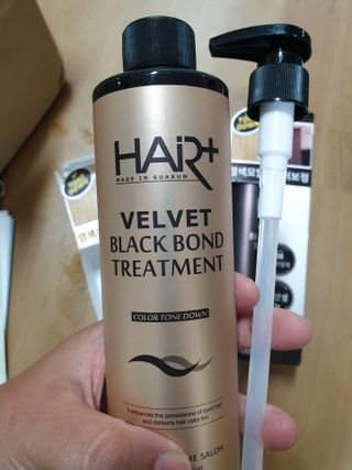 헤어플러스 블랙 컬러본드 샴푸 트리트먼트 300ml — 3점을 준 리뷰어가 2021년 5월 올린 사용 사진