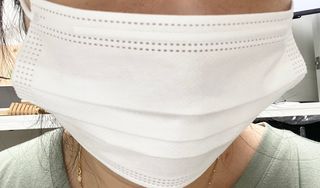 JHWORLD 스누피 마스크 정품 스누피 닥터클린 국내 아동용 성인용 3중 MB필터 일회용 덴탈마스크 50매 — 5점을 준 리뷰어가 2021년 8월 올린 사용 사진