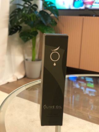 올리브 오일 스킨케어 컴퍼니 [OOSC] 보송보송한 내추럴리 너리시드 핸드크림 125ml — 5점을 준 리뷰어가 2021년 4월 올린 사용 사진