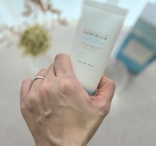 [스킨1004] 마다가스카르 센텔라 히알루-시카 워터핏 선세럼 50ml — 5점을 준 리뷰어가 2024년 5월 올린 사용 사진