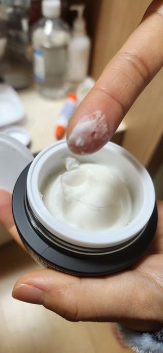 오투에니원 갈락토미세스 비타민 C 프리미엄 블랙스완 크림 50g — 5점을 준 리뷰어가 2023년 1월 올린 사용 사진