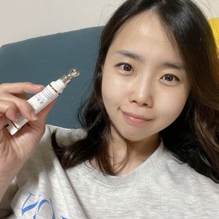산수시 일루미네이팅 펄 영양 다크서클 스틱 아이 크림 케어 15ml — 5점을 준 리뷰어가 2021년 6월 올린 사용 사진