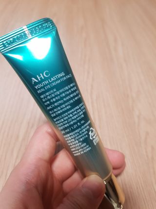 [NEW 탄력유턴 아이크림] AHC 유스 래스팅 리얼 아이크림 포 페이스 — 5점을 준 리뷰어가 2021년 3월 올린 사용 사진