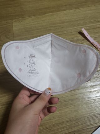 [숨그림]  덴탈마스크 짱구 우리아이 그리고 내가 쓰는 믿을수있는 케릭터 마스크  16종 — 5점을 준 리뷰어가 2021년 10월 올린 사용 사진