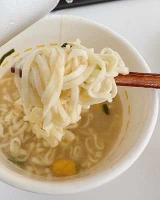 NISSIN 닛신 컵누들  4종 - 씨푸드오리지날, 씨푸드 스파이시, 씨푸드 커리, 씨푸드 XO소스 — 5점을 준 리뷰어가 2022년 12월 올린 사용 사진