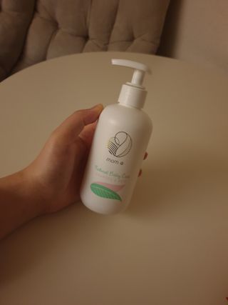 mom e 맘이 내추럴 베이비 케어 샴푸앤바스+로션 — 5점을 준 리뷰어가 2021년 1월 올린 사용 사진
