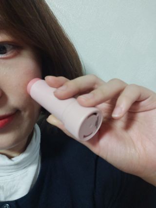 바르는뷰티 데생멀티밤 식물유래성분 97 저분자콜라겐 피부수분 미백 주름개선 멀티밤스틱 — 5점을 준 리뷰어가 2021년 11월 올린 사용 사진