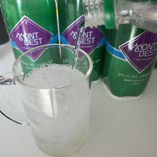 몽베스트 Montbest with Sparkling water Plain 20병 — 5점을 준 리뷰어가 2022년 5월 올린 사용 사진