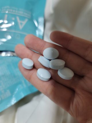 입 냄새 완화에 도움을 주는 에티켓 캔디 앳캔디 스트롱민트 — 5점을 준 리뷰어가 2021년 1월 올린 사용 사진