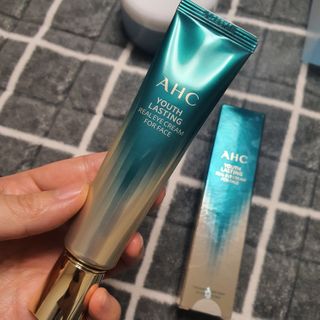 [NEW 탄력유턴 아이크림] AHC 유스 래스팅 리얼 아이크림 포 페이스 — 5점을 준 리뷰어가 2021년 2월 올린 사용 사진
