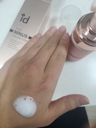 아이디플라코스메틱 아이디 브이로직 마이너스 필링 토너 110ml — 5점을 준 리뷰어가 2022년 1월 올린 사용 사진