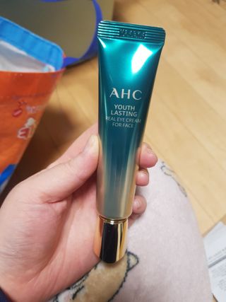 [NEW 탄력유턴 아이크림] AHC 유스 래스팅 리얼 아이크림 포 페이스 — 5점을 준 리뷰어가 2021년 2월 올린 사용 사진