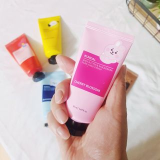 쿤달 BT21 시어버터 앤 마카다미아 퓨어 핸드크림 50ml 7구 기프트 세트 — 5점을 준 리뷰어가 2021년 3월 올린 사용 사진
