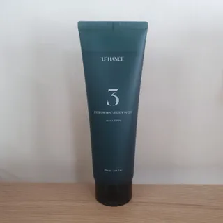 틱톡 [후르디아] 올리브영 아로마 비건 바디워시1종+바디로션1종 (그리너리) — 5점을 준 리뷰어가 2022년 12월 올린 사용 사진