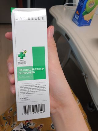 랑벨 내츄럴 프레시 업 선크림 75ml — 5점을 준 리뷰어가 2022년 5월 올린 사용 사진