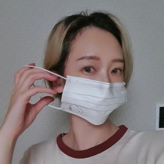 JHWORLD 스누피 마스크 정품 스누피 KF-AD 국내 비말차단 아동용 성인용 일회용 덴탈마스크 50매 — 5점을 준 리뷰어가 2021년 8월 올린 사용 사진