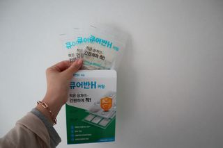 [큐어반H 커팅] 간편하게 떼서 쓰는 자외선차단 습윤밴드 (1팩/30매입) — 5점을 준 리뷰어가 2022년 11월 올린 사용 사진