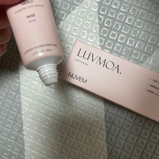 러브모아 향수 고체향수 승무원 고체향수 바르는 향수 니치향수 도손 우드세이지 앤 씨솔트 — 5점을 준 리뷰어가 2022년 10월 올린 사용 사진