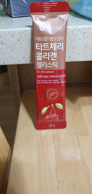 자연에온 가득담은 몽모랑시 타트체리 콜라겐 젤리스틱 — 5점을 준 리뷰어가 2021년 1월 올린 사용 사진