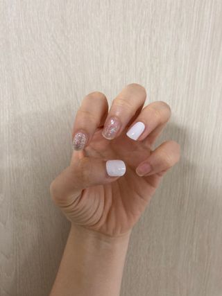 데싱디바 글레이즈 젤네일 포일 이펙트 네일_4종 중 택 1 — 5점을 준 리뷰어가 2021년 9월 올린 사용 사진