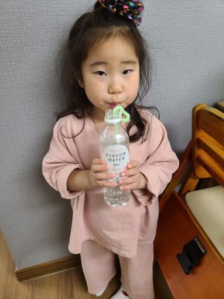 아쿠아스 플레이버워터 ★[아쿠아스] 제로칼로리 플레이버워터 복숭아/청포도 1BOX 20개입 — 5점을 준 리뷰어가 2021년 4월 올린 사용 사진