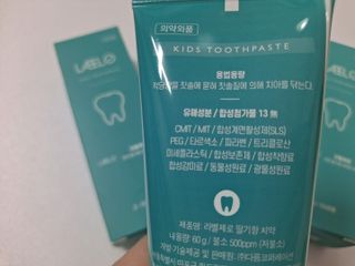 치과에서 쓰는 치약 _ 라벨제로 저불소 꼬마, 키즈, 유아, 베이비, 주니어 안전한 어린이치약 — 5점을 준 리뷰어가 2022년 10월 올린 사용 사진